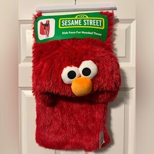 NWT Kids Sesame Street Elmo Faux Fur Hooded Throw